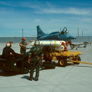 159785 a 4m ddjun93 vma 131 qg 09 fae nas fallon j cupido 09