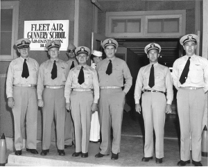 fagu-lcdr--lyle-2ndfromleft--26may1952_terry-lyle.jpg